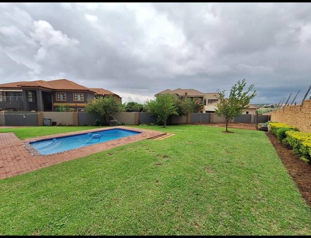 5 BEDROOM HOUSE FOR SALE IN THATCHFIELD